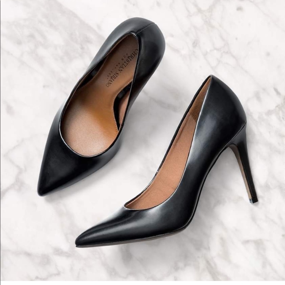 ❤️❤️Gorgeous black pumps NWT  comfortable heels